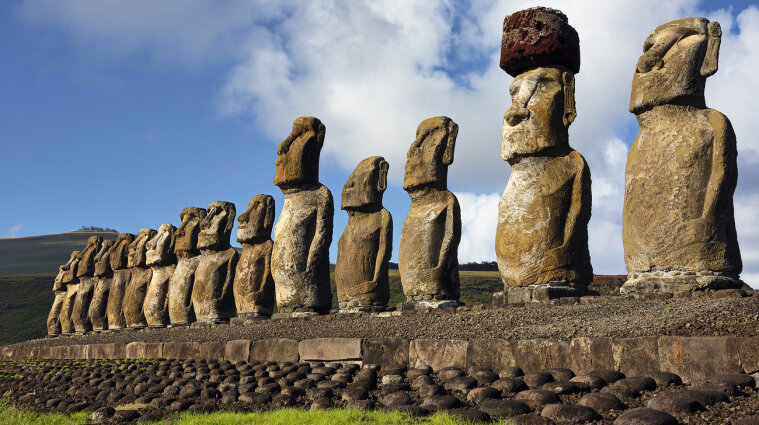 На острове Пасхи обгорела часть статуй моаи