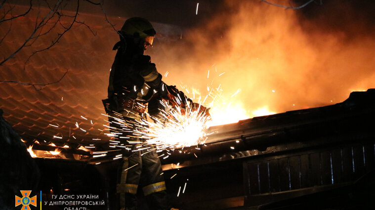 На Дніпропетровщині вщент згорів рестораний комплекс (фото, відео)