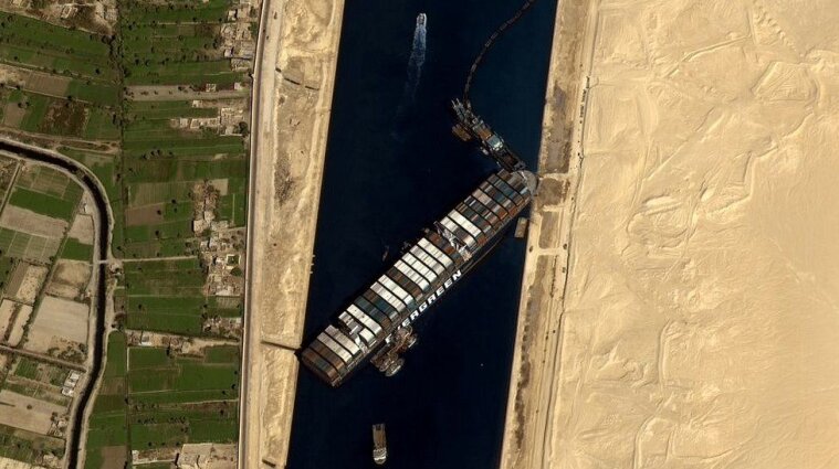 Перекриття Суецького каналу: названі причини аварії контейнеровоза Ever Given