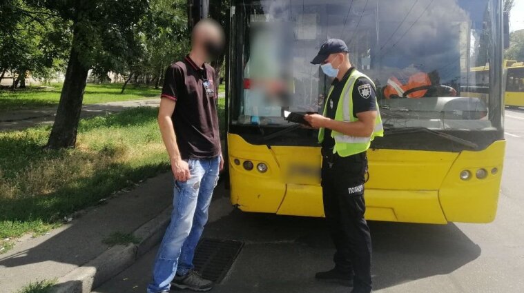 У Києві водій тролейбусу здійснював рейси під наркотиками