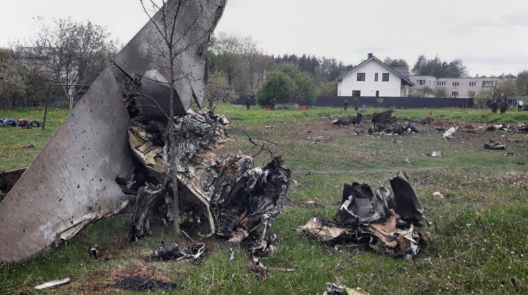 Військовий літак впав у Білорусі: загинули пілоти, які катапультувалися - фото