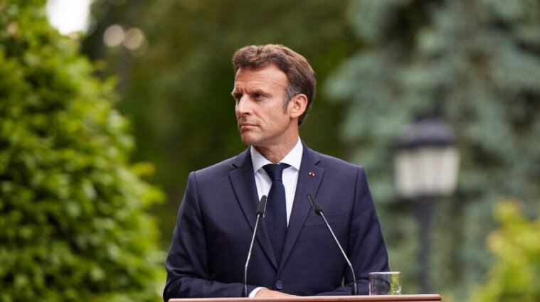 Макрон може подати у відставку з посади президента Франції