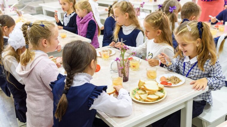 Люди не хотят перемен: первая леди прокомментировала реформу школьного питания
