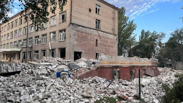 Россияне обстреляли два учебных заведения Краматорска (фото)
