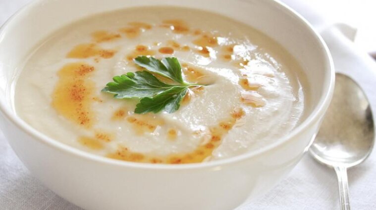 Простые рецепты вкусности: готовим молочный суп-пюре с орехами