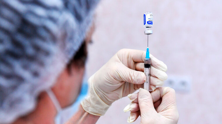 Только 250 тысяч прививок в месяц: Кузин о вакцинации во время войны