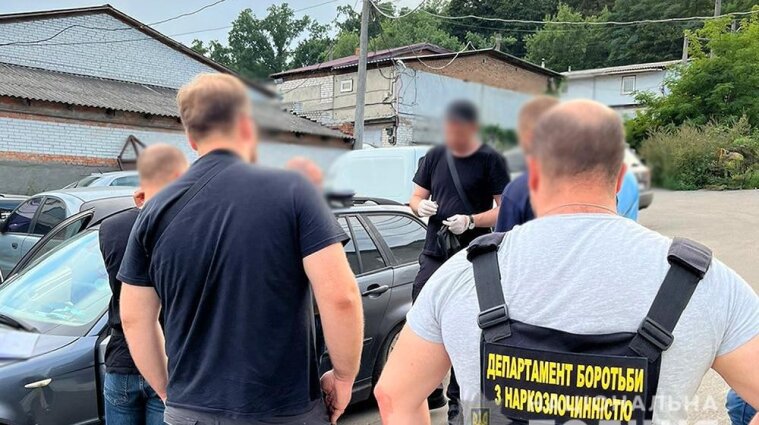Полиция задержала киевлянина с психотропами на 50 миллионов гривен (фото, видео)