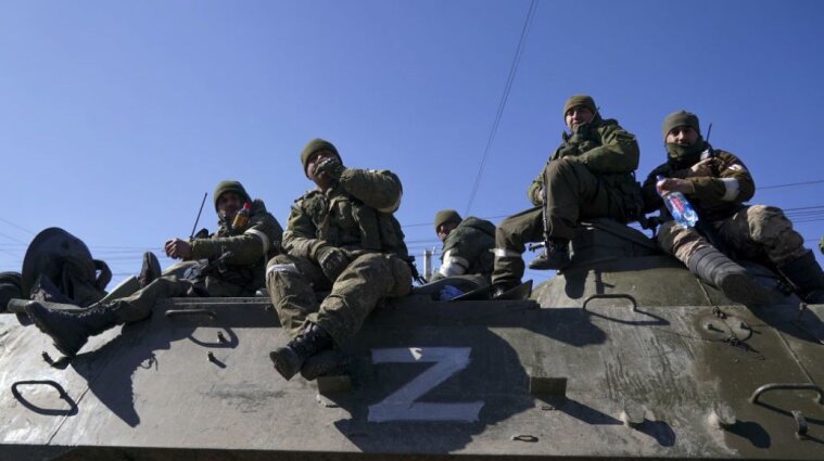 Оккупанты придумали собственные лайфхаки, чтобы не умереть на войне в Украине (видео)