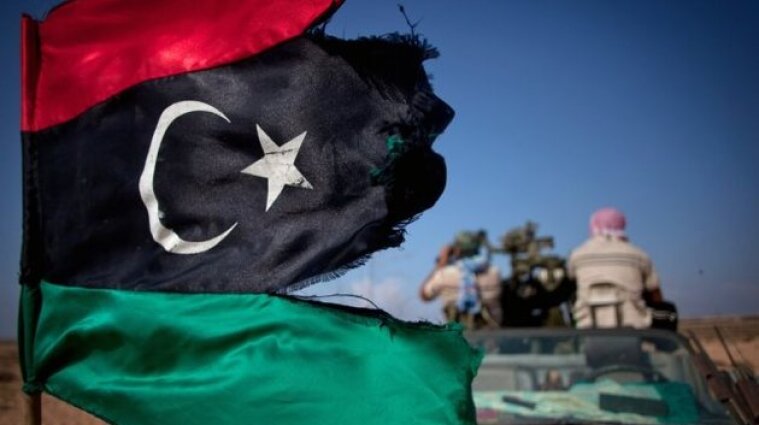 Вооруженные повстанцы захватили госучреждения в Триполи - видео