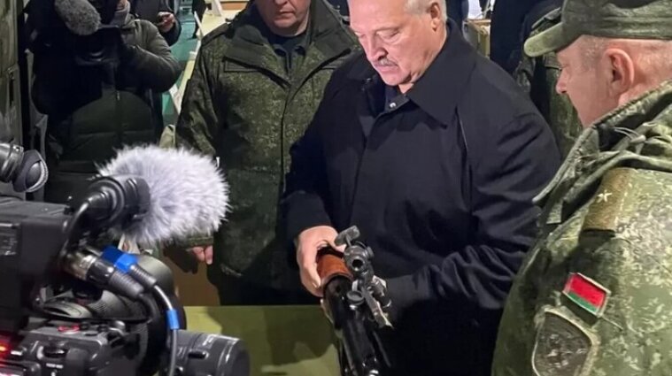Президенту Беларуси Лукашенко подарили гранатомет