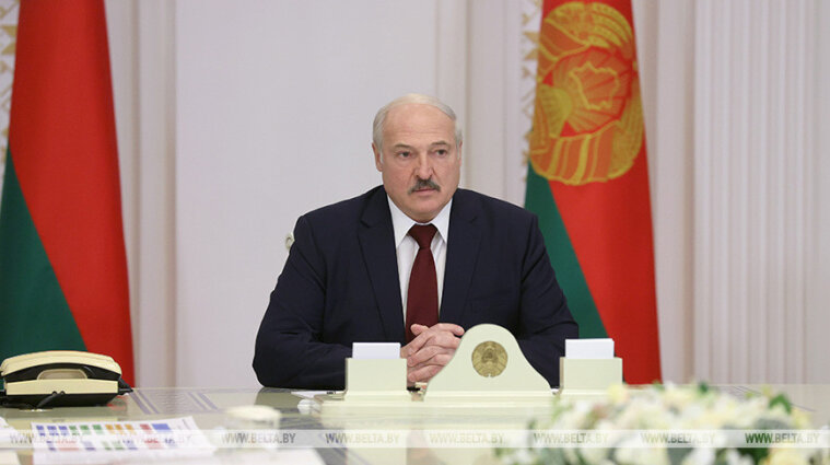 "Мы их загоним под плинтус": Лукашенко высказался о протестах в Беларуси
