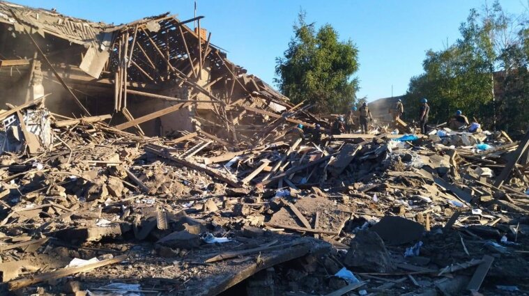 У Торецьку коригувальники вогню направили ракету на будинок, в якому жила сім'я з дитиною