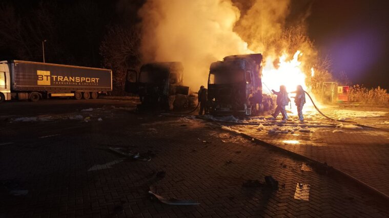 На Харківщині вибухнула автозаправка - фото, відео