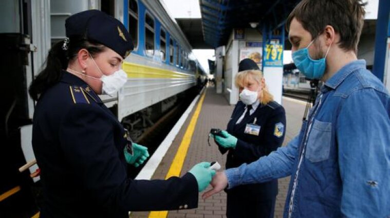 Перевозки на карантине: "Укрзализныця" не планирует ограничивать работу железнодорожного транспорта