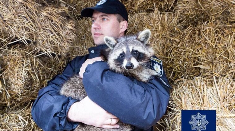 Во Львове патрульные устроили фотосессию со спасенными животными (фото)