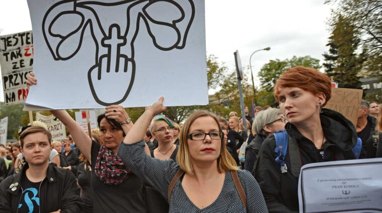 Польща остаточно заборонила аборти: є три виключення