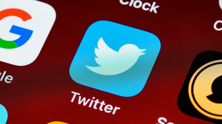 Не открывается и "висит": в работе соцсети Twitter произошел масштабный сбой