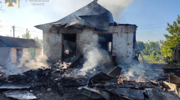 Двое детей погибли во время пожара в доме в Черниговской области - фото