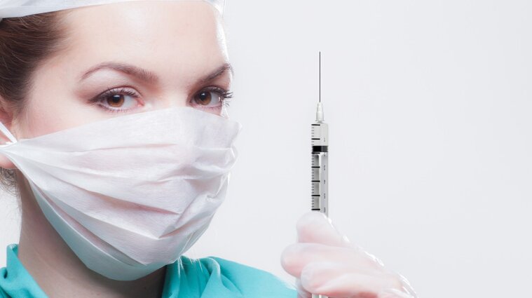 В Україні не розслідують випадки ускладнень після вакцинації від covid-19 – інфекціоніст