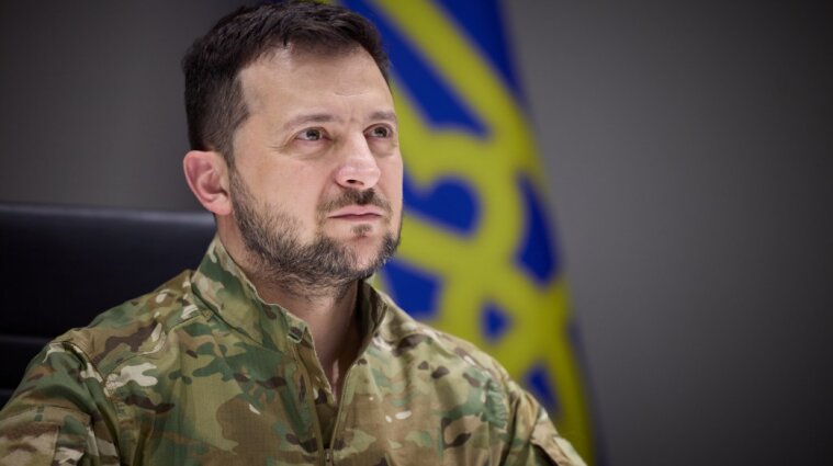 Зеленский предложил Раде продлить военное положение и мобилизацию
