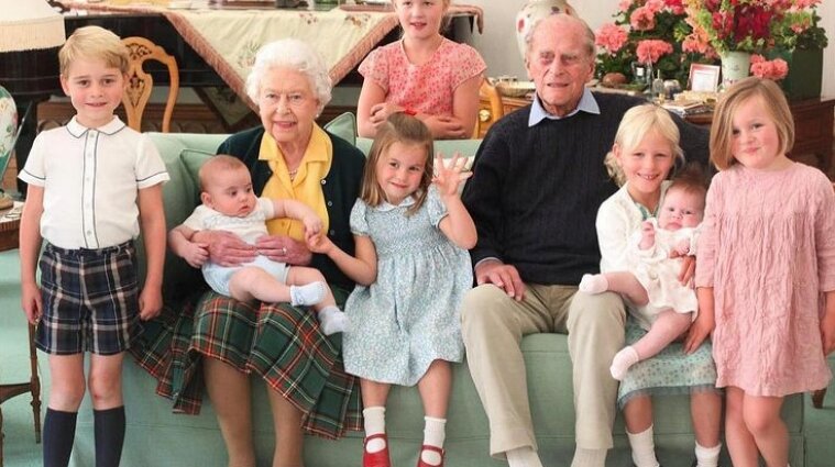 Кейт Міддлтон показала фото померлого принца Філіпа з сімома правнуками