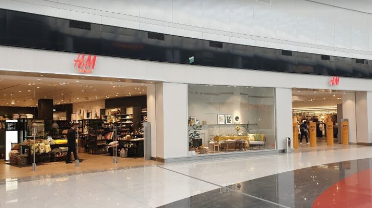 Сьогодні мережа магазинів H&M повертається до України