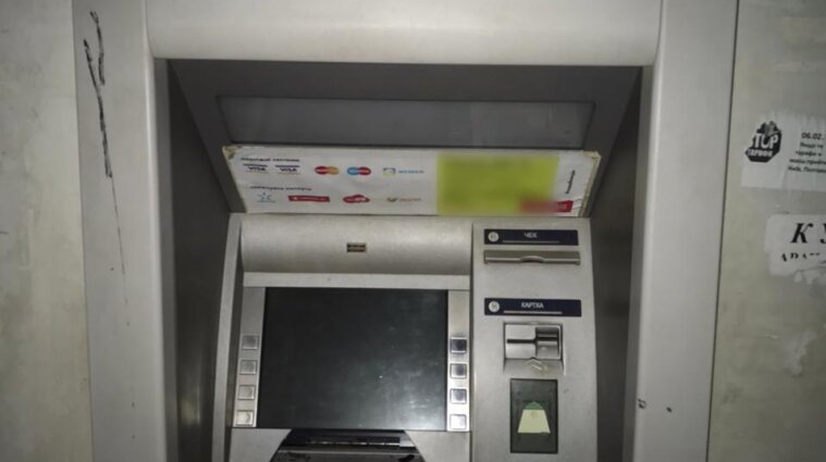 У Харківській області підірвали банкомат та вкрали гроші