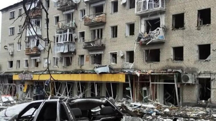 Более 40 человек погибли под завалами многоэтажки в Изюме