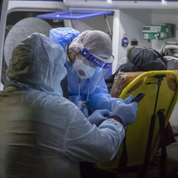 Замість лікувати - вбивати: що відбувається у "ковідних" лікарнях в Україні