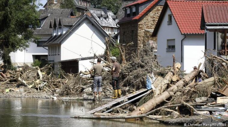 Наводнение в Германии: 30 тысяч людей без электричества и питьевой воды