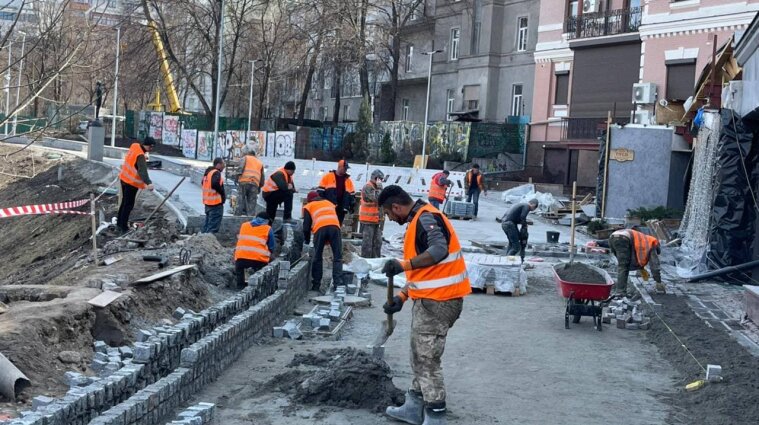 Ремонт доріг у Києві: закрили рух на Редутній