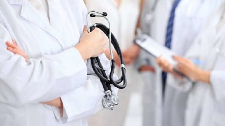 Для врача – 20 тысяч: правительство установило минимальные зарплаты медиков на 2023 год
