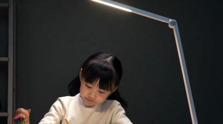 Xiaomi випустили настільну лампу з "розумними" функціями