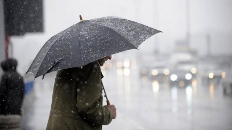 Мокрий сніг та дощ утримаються в Україні 4 січня