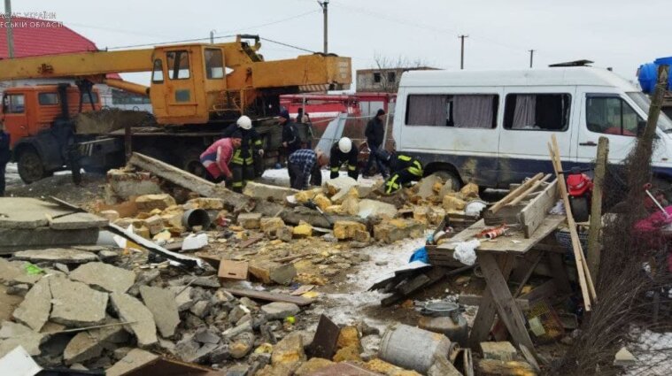 Жилой дом снесло взрывом в Одесской области: погиб человек