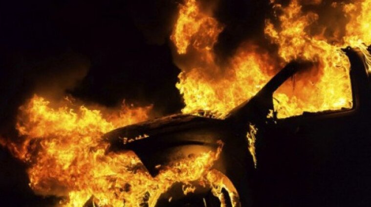 Під Одесою спалили автомобіль активістці і ймовірній кандидатці у депутати