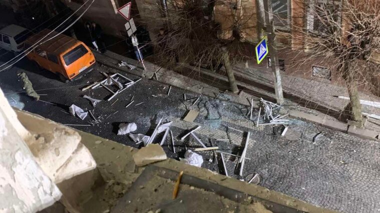 Взрыв на многоэтажке в Черновцах: есть пострадавшие