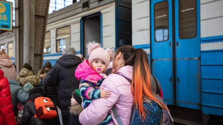 Переселенцям можуть дозволити безкоштовний проїзд по Україні