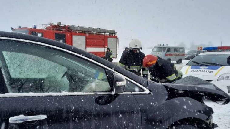 В ДТП в Хмельницкой области пострадали семь человек