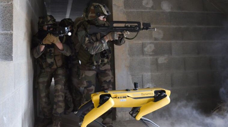 Французская армия испытывает военного робопса-разведчика