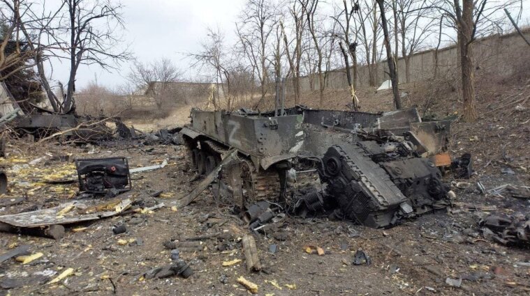 Українські захисники ефектно знищили ворожі танк та БТР (відео)