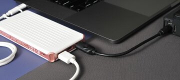 Як зарядити ноутбук без електроенергії