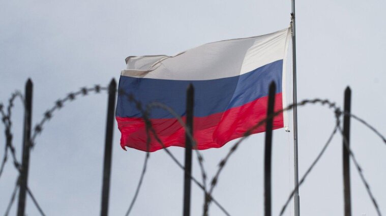 Зеленский объявил о введении визового режима с россией