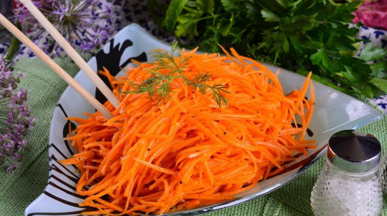 Простые рецепты вкусности: готовим салаты с морковью по-корейски