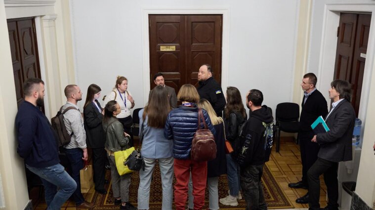 Стефанчук подписал распоряжение о допуске журналистов в Раду