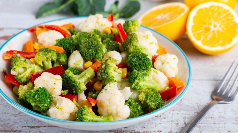 Прості рецепти смакоти: дієтичні салати із броколі