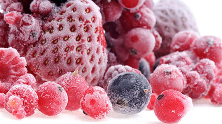 Как заморозить ягоды на зиму: простые лайфхаки