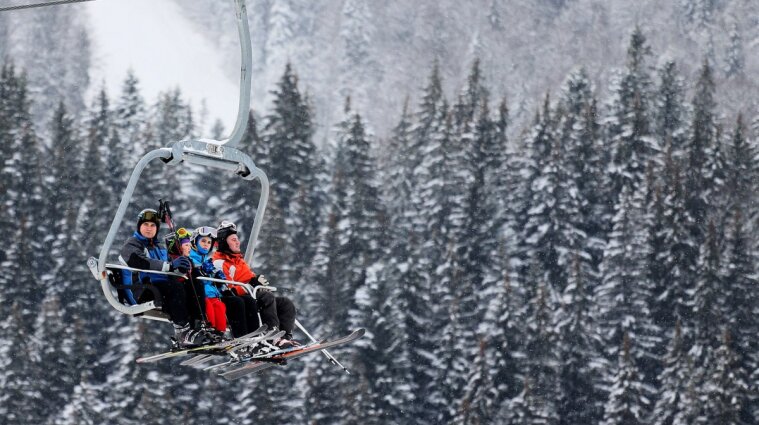 Минздрав готовит ограничения для работы горнолыжных курортов на Новый год