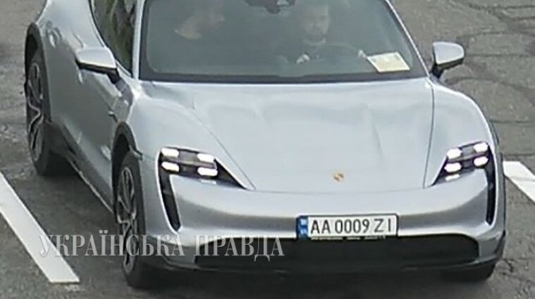 Заместитель главы ОП Тимошенко ездит на новом Porsche Taycan за 100 тысяч долларов
