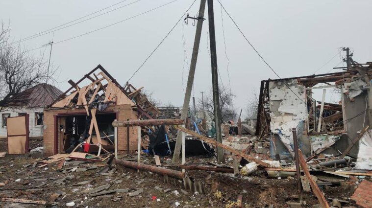 Российская авиация уничтожила поселок в Харьковской области - фото